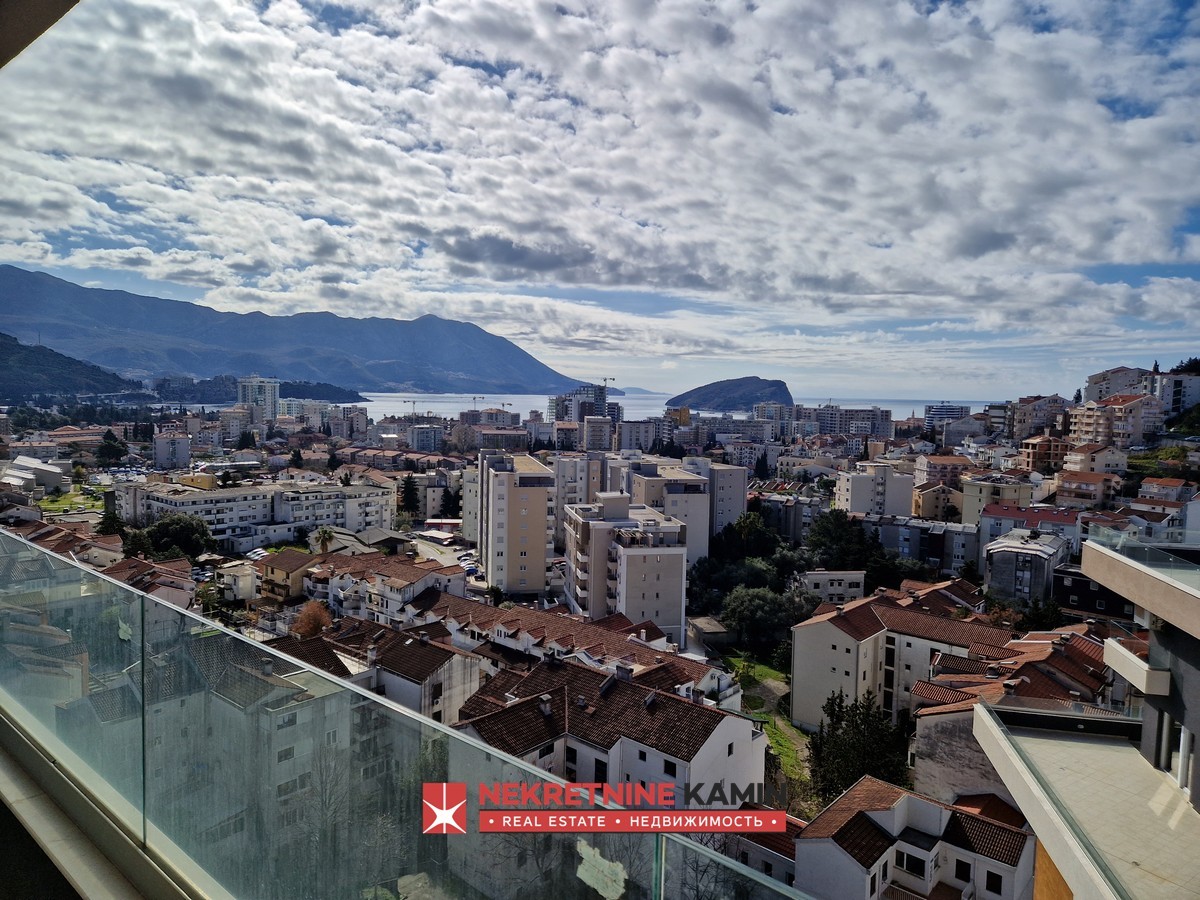 Budva da satılık Deniz Manzaralı Teraslı Penthouse